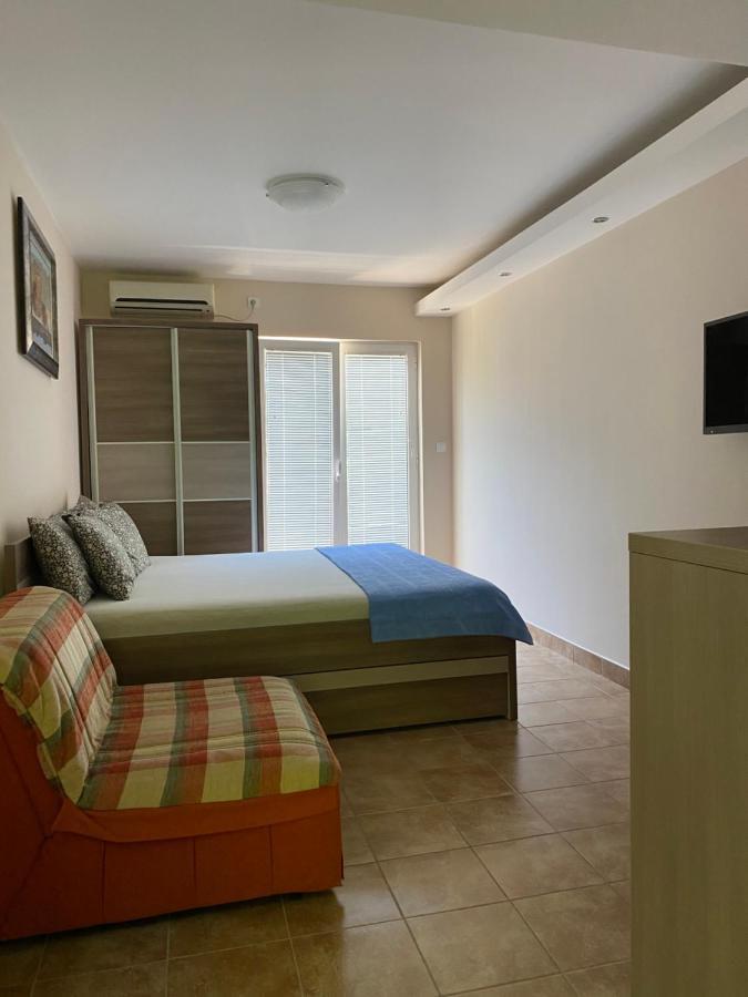 Apartments Lalevic Долни Морин Екстериор снимка