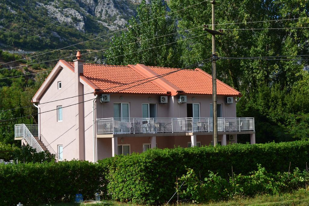 Apartments Lalevic Долни Морин Екстериор снимка